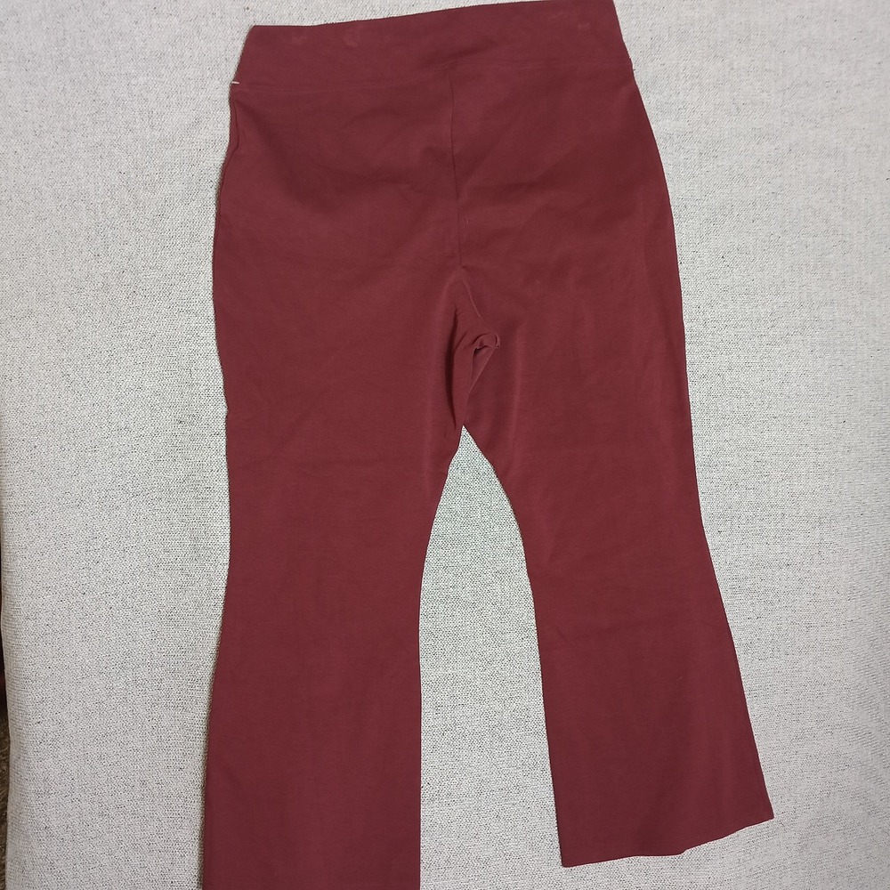 Old Navy Dynamic Fleece Flare Pants Womens XXL Tall Burgundy Excellent Pintuck - Picture 2 of 5